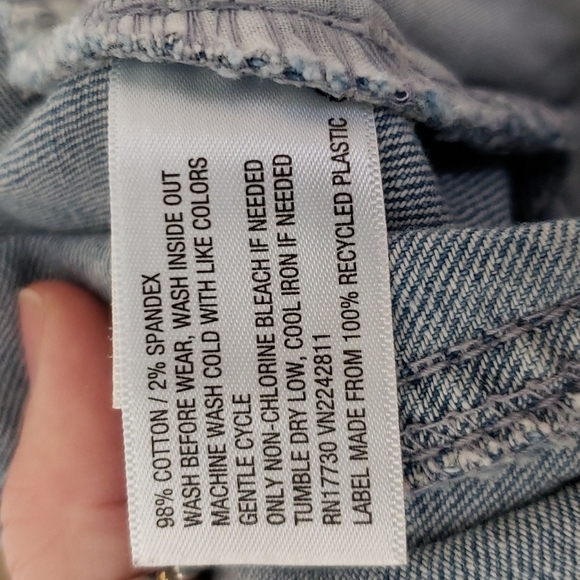 A new day button front jean skirt, light wash, Sz 6. - Picture 7 of 7